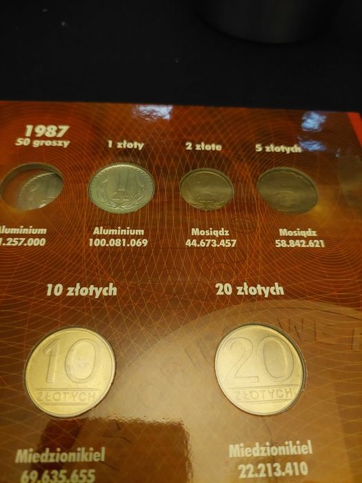 Album klaser z monetami PRL.