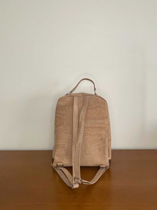 Mochila de cortiça nova para mulher