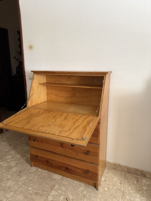 Comoda e escrivaninha pinho maciço Medidas: (80x40x110cms)