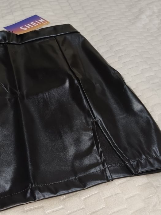 Minissaia Couro Preta