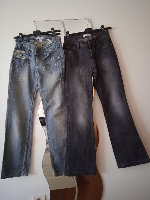 Calças de ganga azul claro e azul escuro