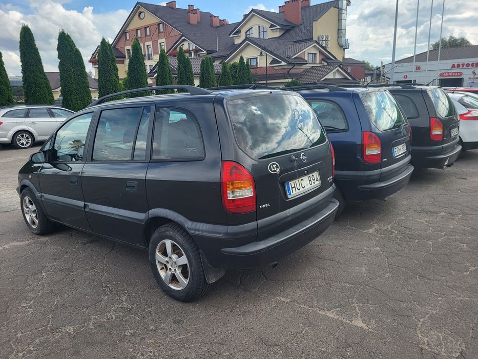 Opel Zafira Рестайлінг не розмитнена вже в Києві