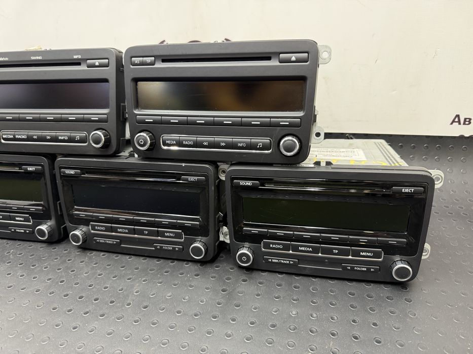 Штатна магнітола Škoda Swing 5J0035161D 5J0035161G та VW RCD 310 1K0035186AN CD/MP3 AM/FM AUX для Golf Passat Jetta Touran Fabia Roomster