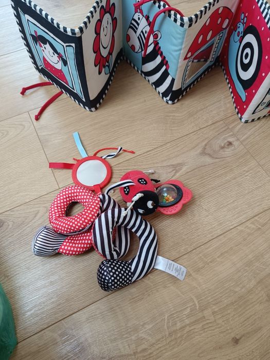 Dziecięce niemowlęce zabawki do wózka na fotelik