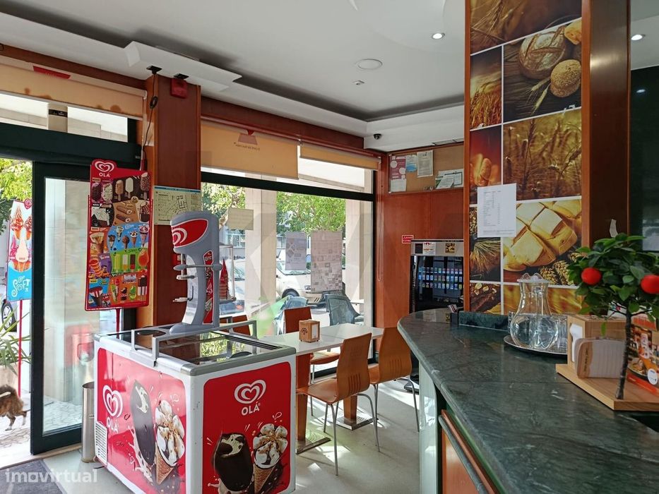 Pastelaria e Padaria com fabrico próprio, para trespasse, em Esgueira,