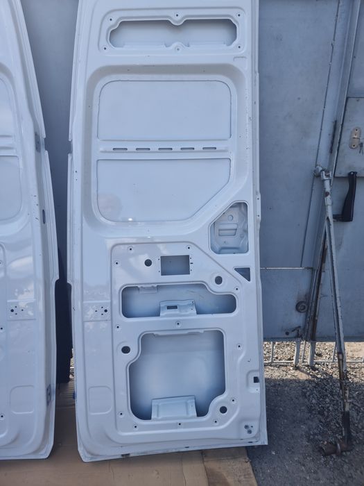 VW Crafter (MB Sprinter) задние распашные двери 2023г.