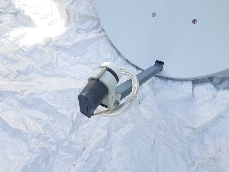 Antena satelitarna Talerz 80x75cm Biała Konwerter Długi uchwyt 2m