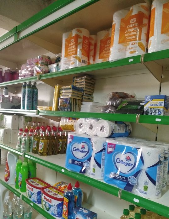 Prateleiras metálicas de comércio