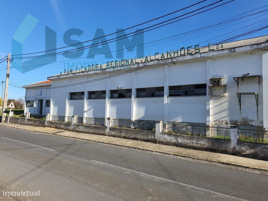 Espaço industrial adaptável a diferentes usos.