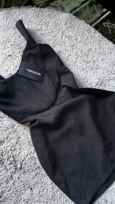 Сукня prettylittlething