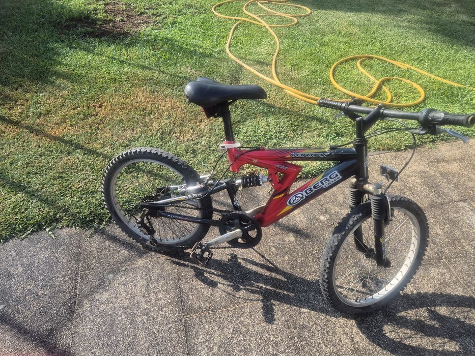 Bicicleta crianca usada Berg roda