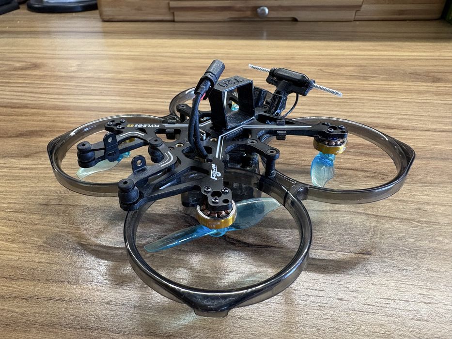 Dron Flywoo flylens 85, 3 x aku 850 mah 2s