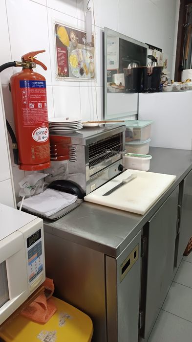 Trespasse de café completo, equipado e a funcionar no máximo