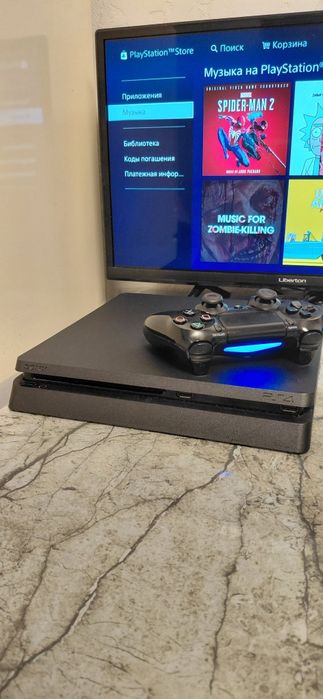 Play Station 4 Slim