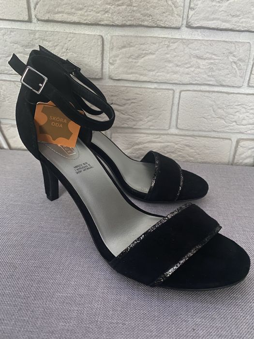 Nowe czarne skórzane zamszowe sandałki na obcasie szpilce 38