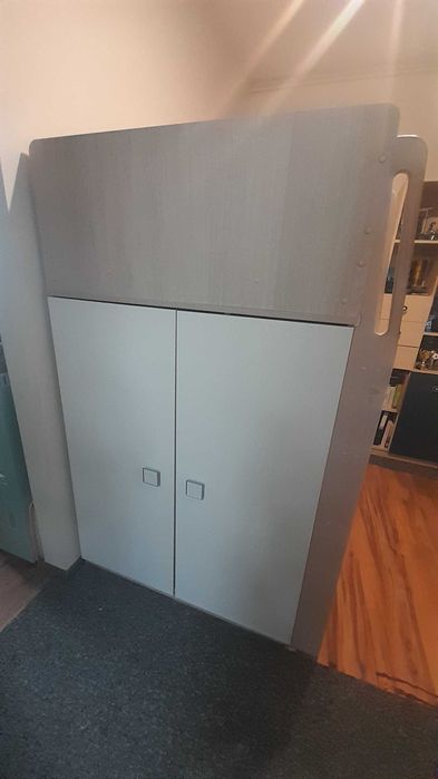 Łóżko piętrowe z biurkiem