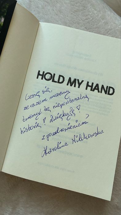 Karolina wilchowska hold my hand autograf