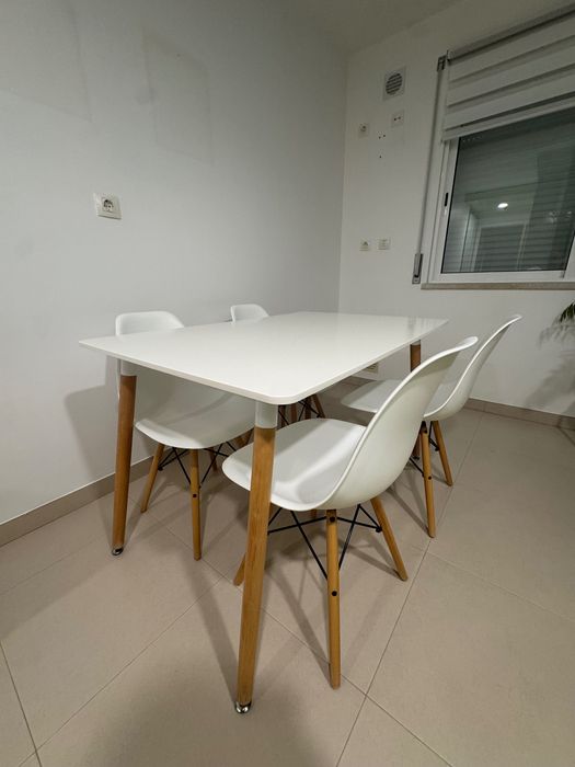 Conjunto Mesa e cadeiras