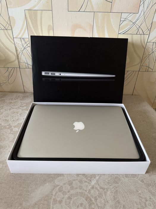 Продам MacBook Air 13 2013 i5 4/256 Gb