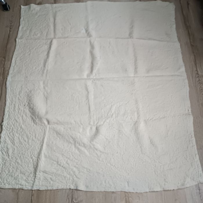 Koc, narzuta z owczej wełny 150 x 135 cm