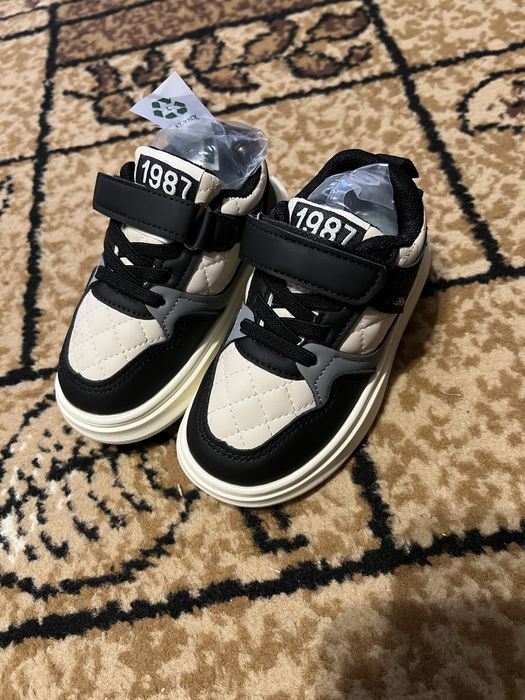 Продам нові дитячі кросівки