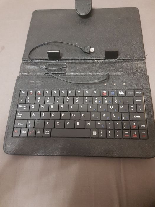 Tablet,,etui z  klawiaturą