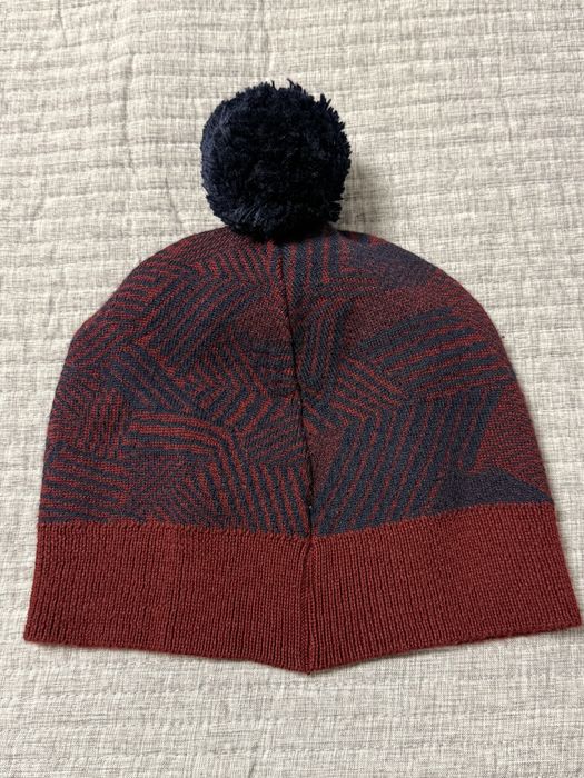 Шапка Lacoste бордового кольору