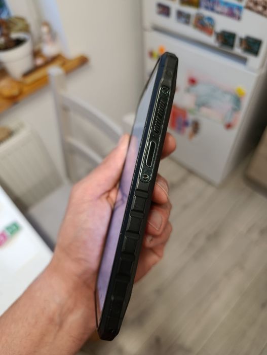 Smartfon Hammer Iron V