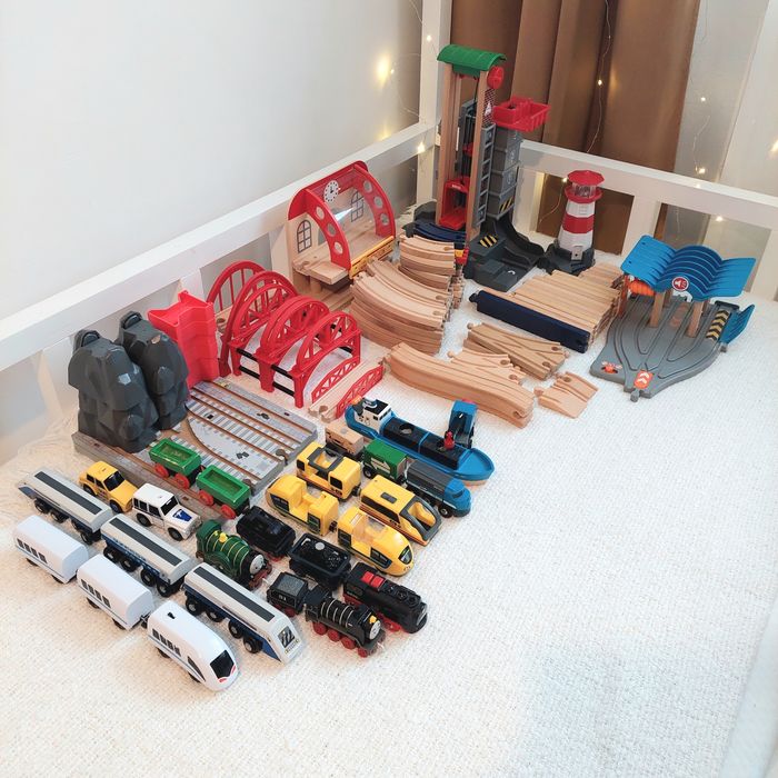 Zestaw BRIO 108 szt tory stacje pociagi wagony