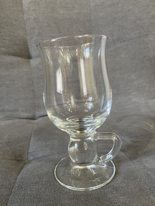 Посуд для кафе тарілки, чашки, стакани і т.д.