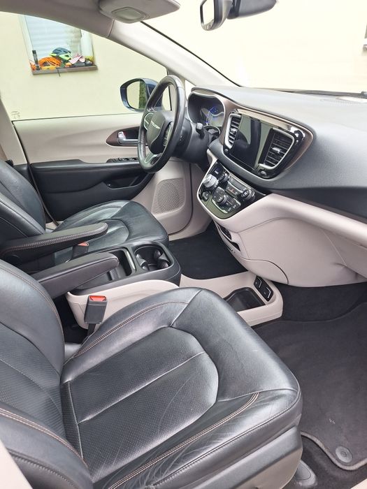 WYNAJEM  7 osobowy Chrysler Pacifica PREMIUM 3.6 V6