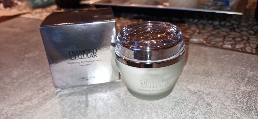 Oriflame rozjaśniający krem przeciwstatzeniowy Diamond Cellular (nowe opakowanie)