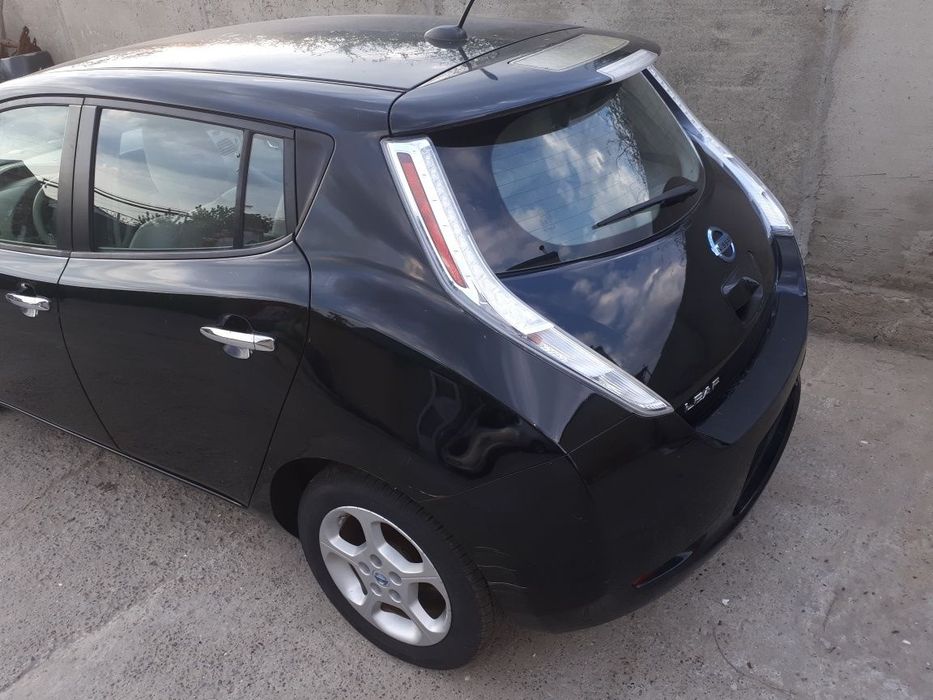 Продам капот НИССАН Лиф Nissan leaf запчасти 11-17гв