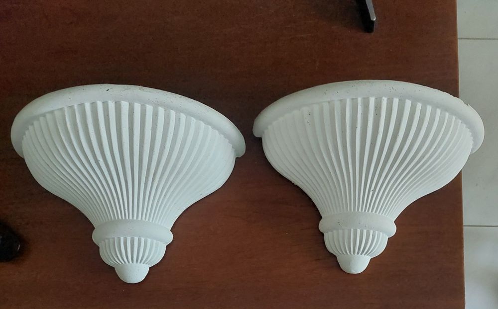 Candeeiro de parede em gesso