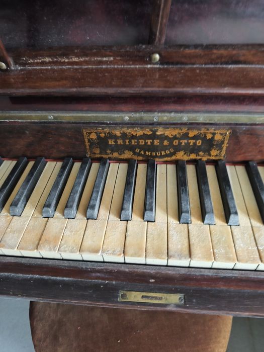 Piano vertical antigo sec XIX