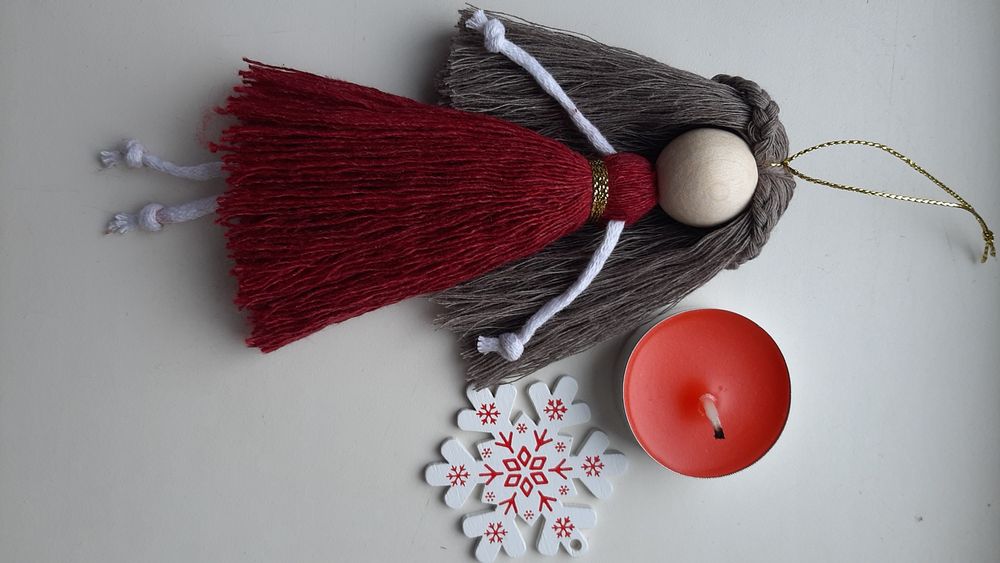 Лялька в техніці макраме