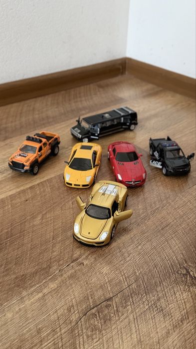 6 різних машинок