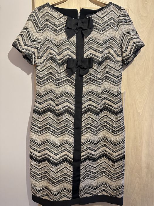 Pakiet 300 szt. nowej odzieży damskiej – sukienki, bluzki, butik