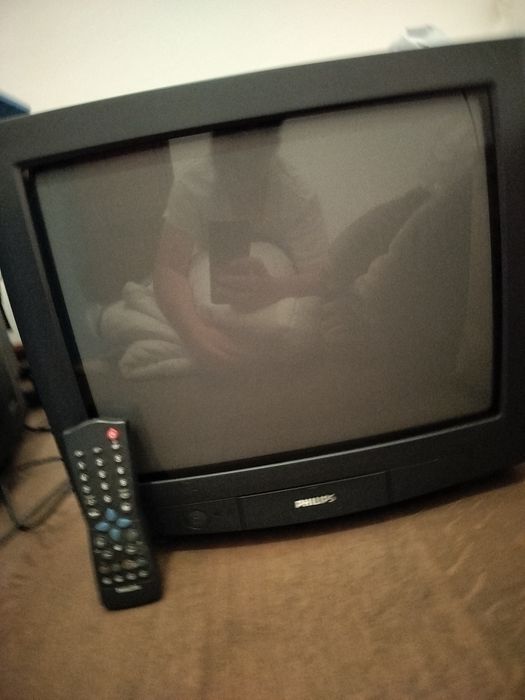TV marca Philips c/comando