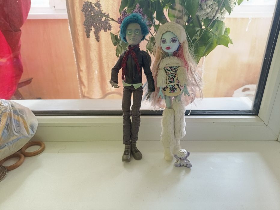 Розпродаж ляльок монстр хай