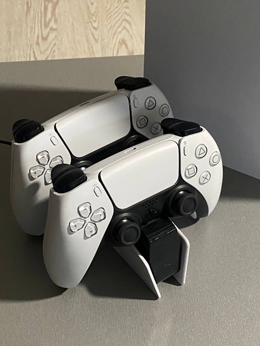 Ps5 Slim, 2 геймпада + зарядка