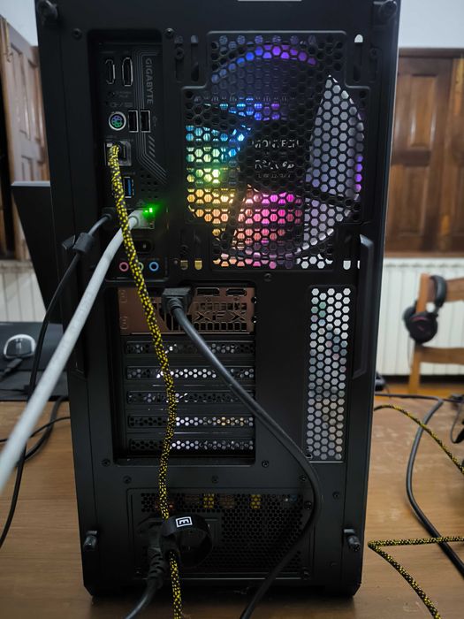 PC Gaming roda CS2 a 500-600 fps