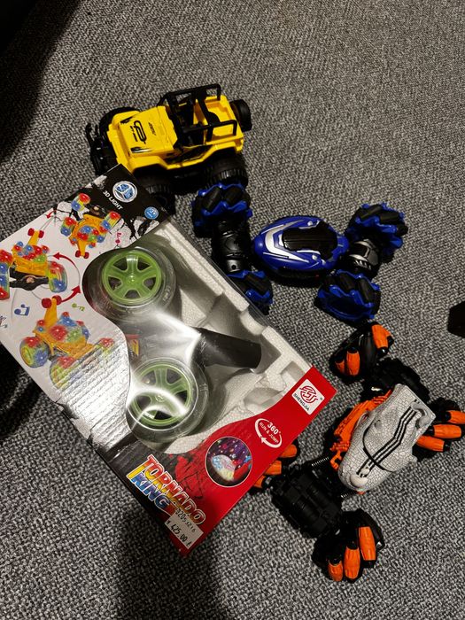 Машинка на пульте управления радиоуправляемая