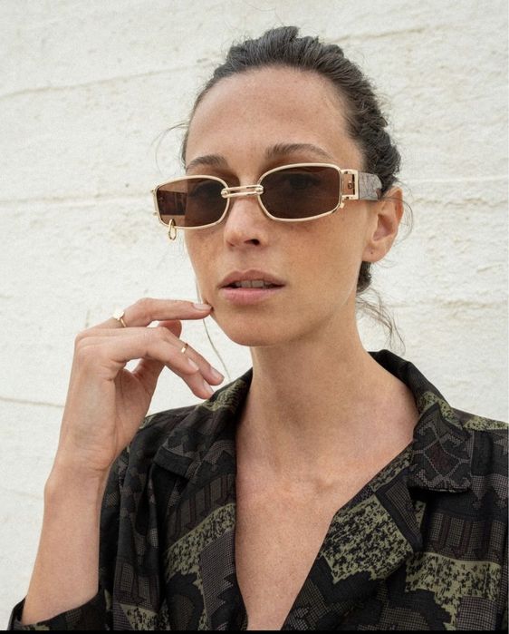 Oculos de sol com piercing marca Bauy