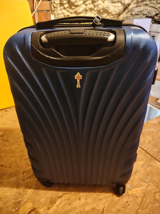 Walizka 64x45x26 65l