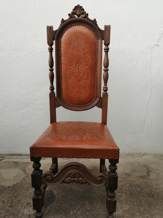 4 Cadeiras novas em couro para sala