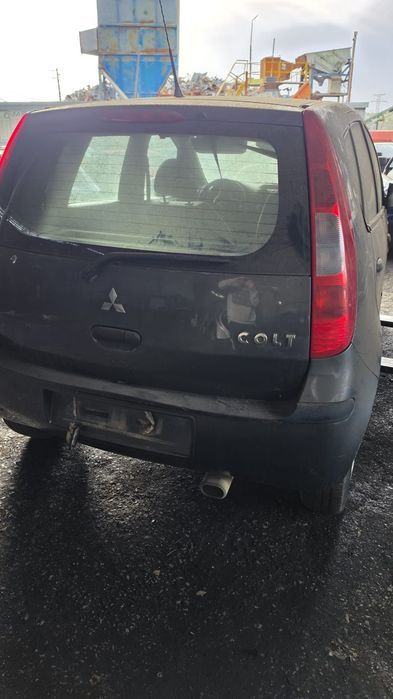 Mala para-choques e Farolins Mitsubishi Colt C30