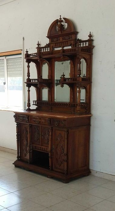 Antigo Louceiro / Aparador em Nogueira, estilo Renascença. Pedra Original em Lios
