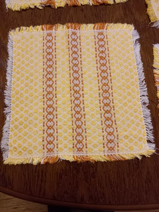 Witam, na sprzedaż mam serwetki PRL pod zastawę