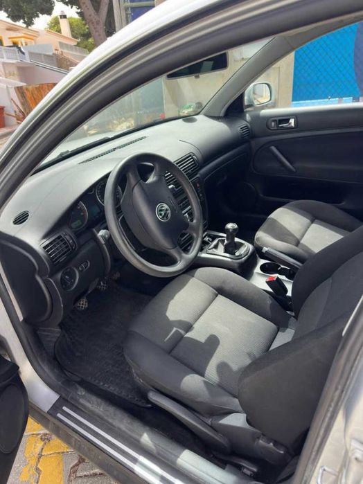 VW Passat Variant 2.0 Petrol | 211.715 km | 2002 | Runs Well
